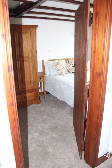 Garn Lodge Newtown  Eksteriør bilde